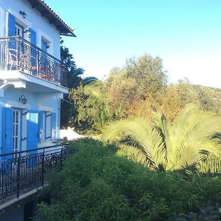 2 Bedrooms House At 400 M Away From The Beach With Sea View Enclosed Garden And Wifi 펜션 *