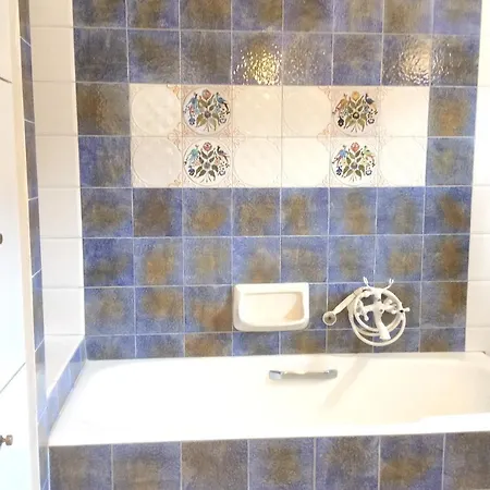 2 Bedrooms House At 400 M Away From The Beach With Sea View Enclosed Garden And Wifi 펜션 *