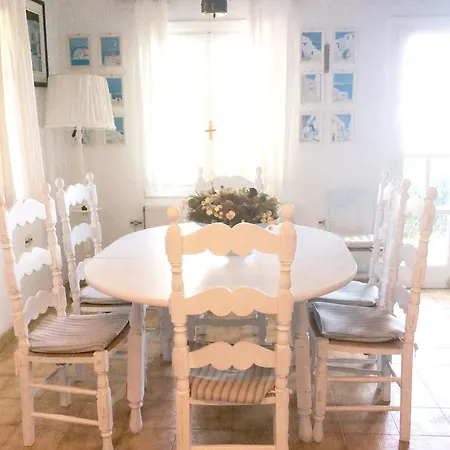 2 Bedrooms House At 400 M Away From The Beach With Sea View Enclosed Garden And Wifi בית נופש