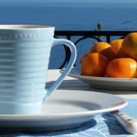 2 Bedrooms House At 400 M Away From The Beach With Sea View Enclosed Garden And Wifi Nyaraló *